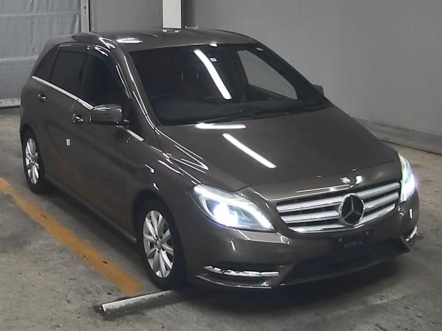 31 MERCEDES BENZ B CLASS 246242 2013 г. (ZIP Tokyo)